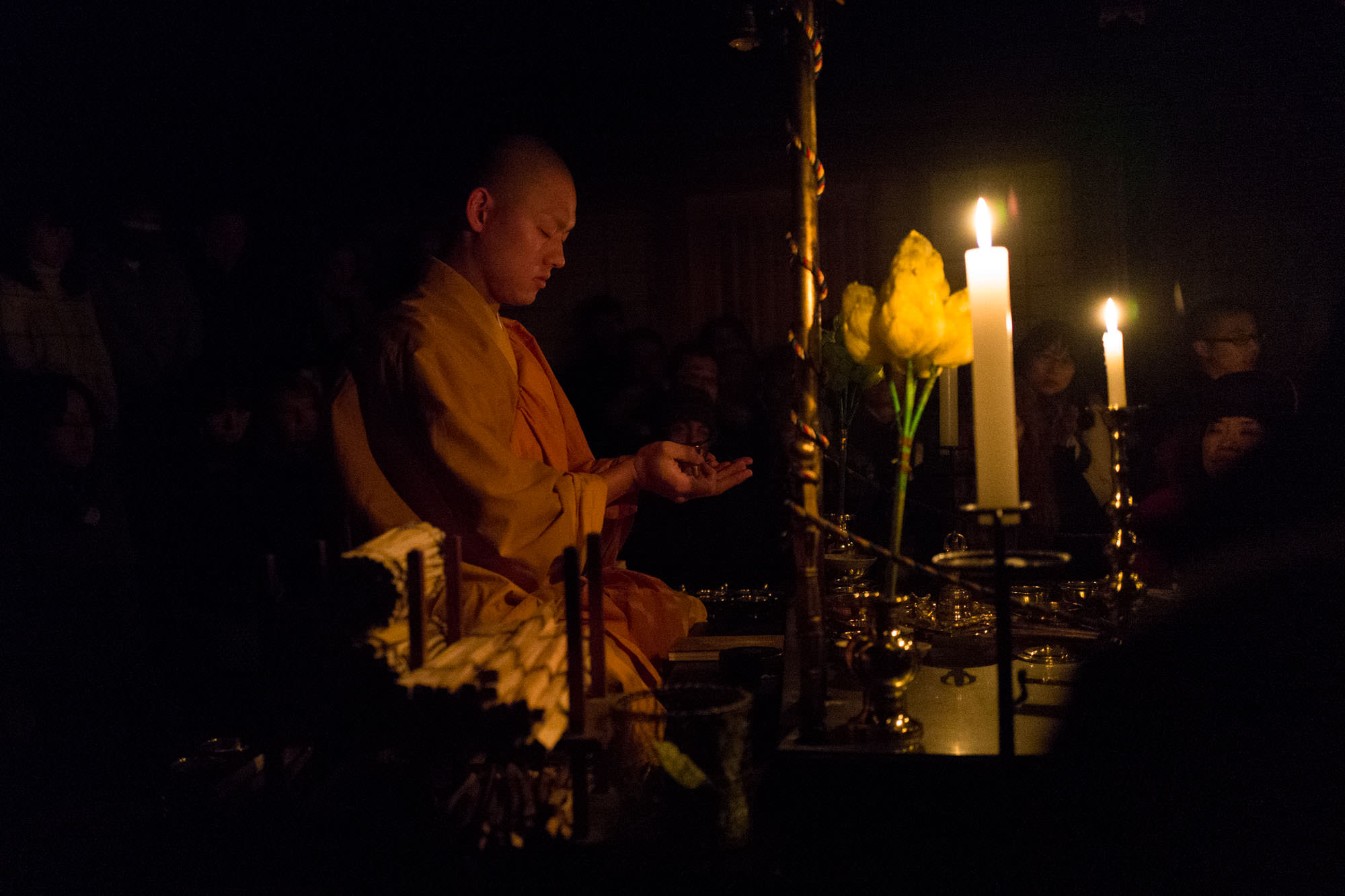Koyasan monk, goma taki ceremony, 10,000 ISO