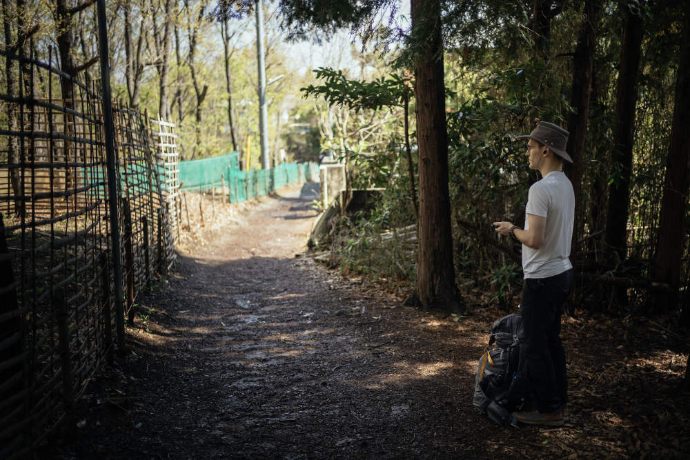 Craig Mod standing on the hiking course