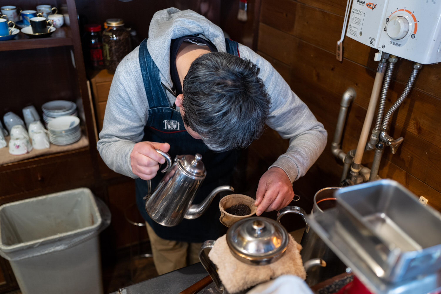 Seki-san Pouring