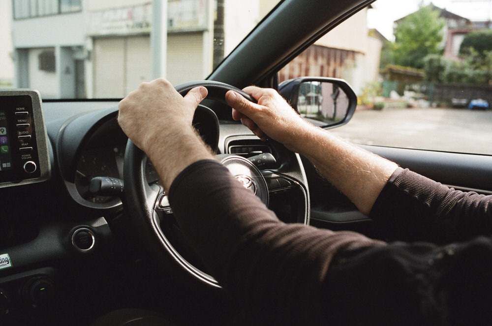 Driving hands on the Tōkaidō