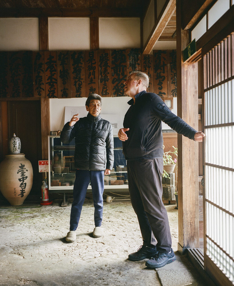 John chatting with Tsuchida Kizaemon