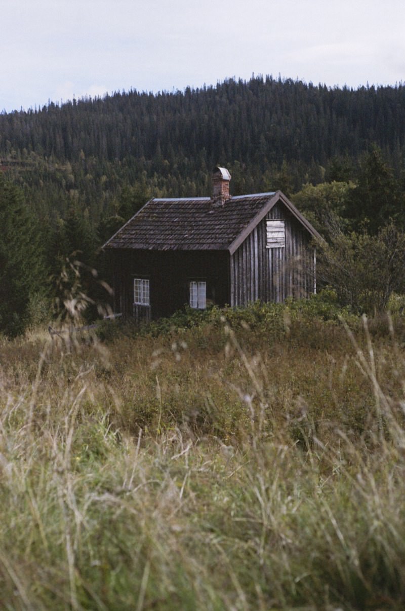 Oxide-red barn