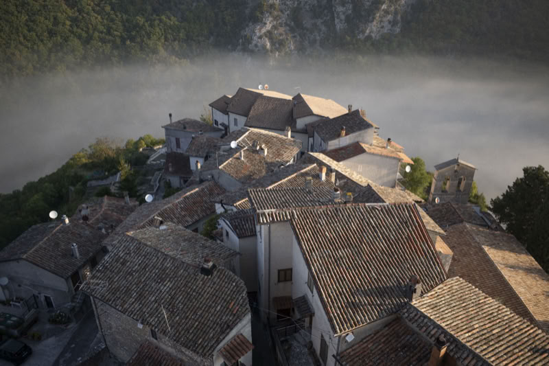 Header image for Walking and Not Walking a Castle in Italy