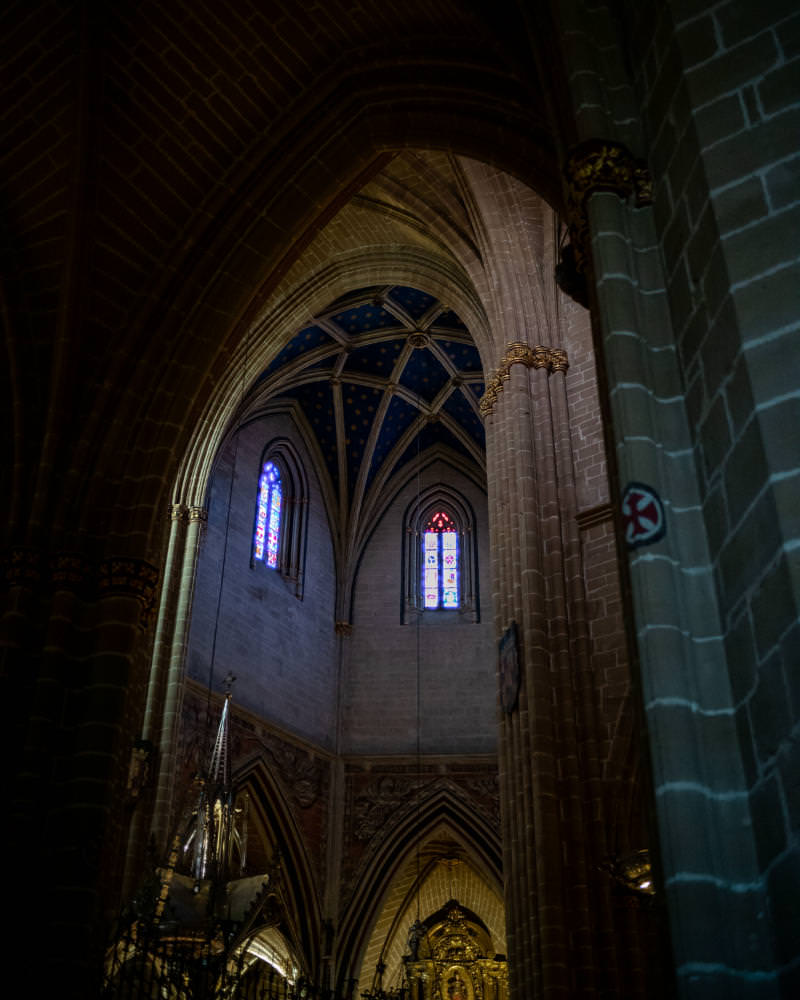 The ceiling above the apse in the Cathedral de Santa María la Real