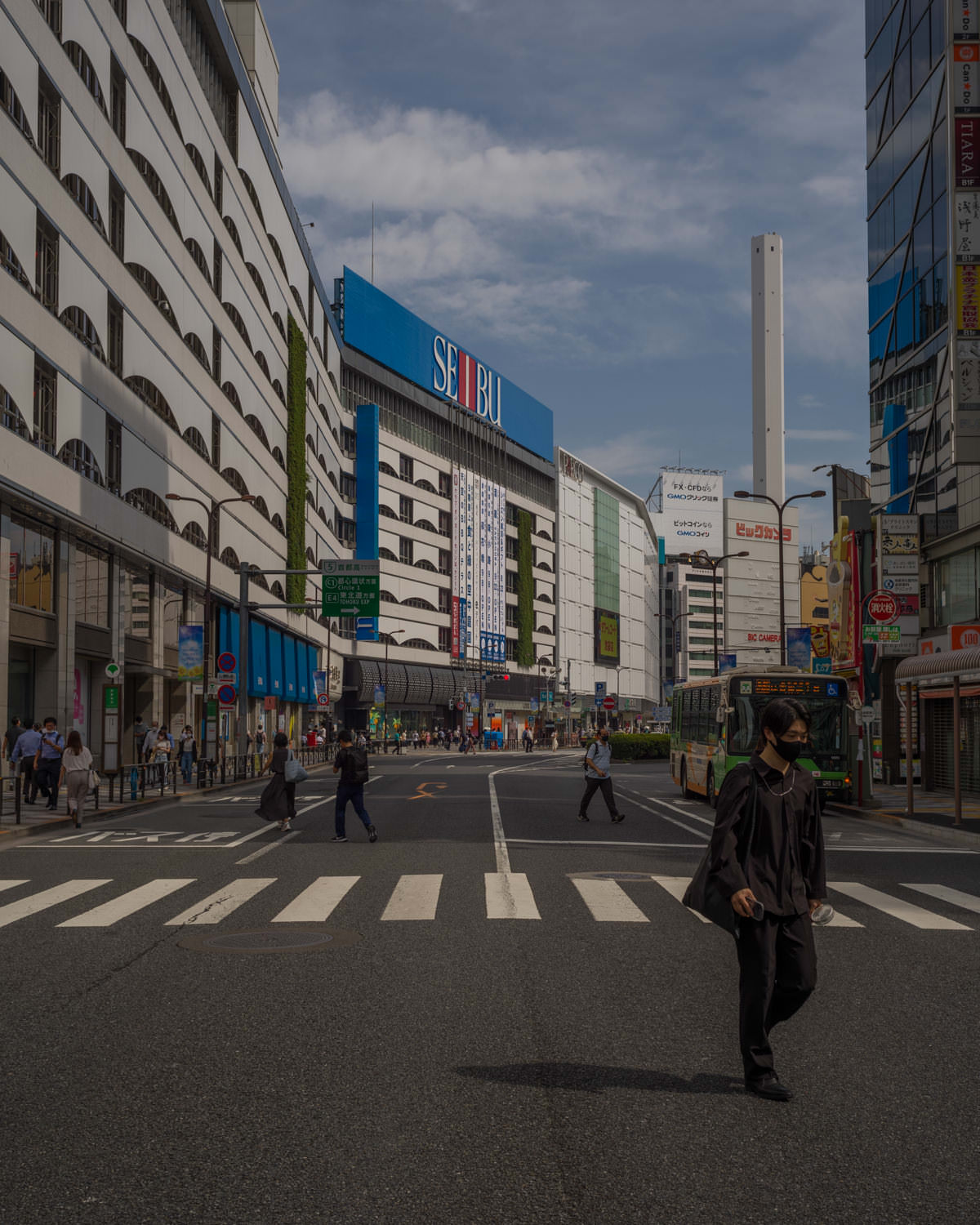 A shot from TOKIO TŌKYŌ TOKYO